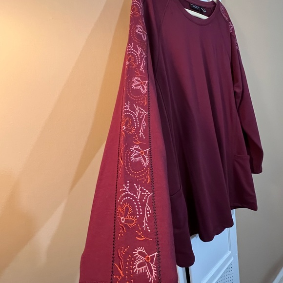 Susan Graver Weekend Collection Lounge Top with Embroidered sleeves - Picture 3 of 14